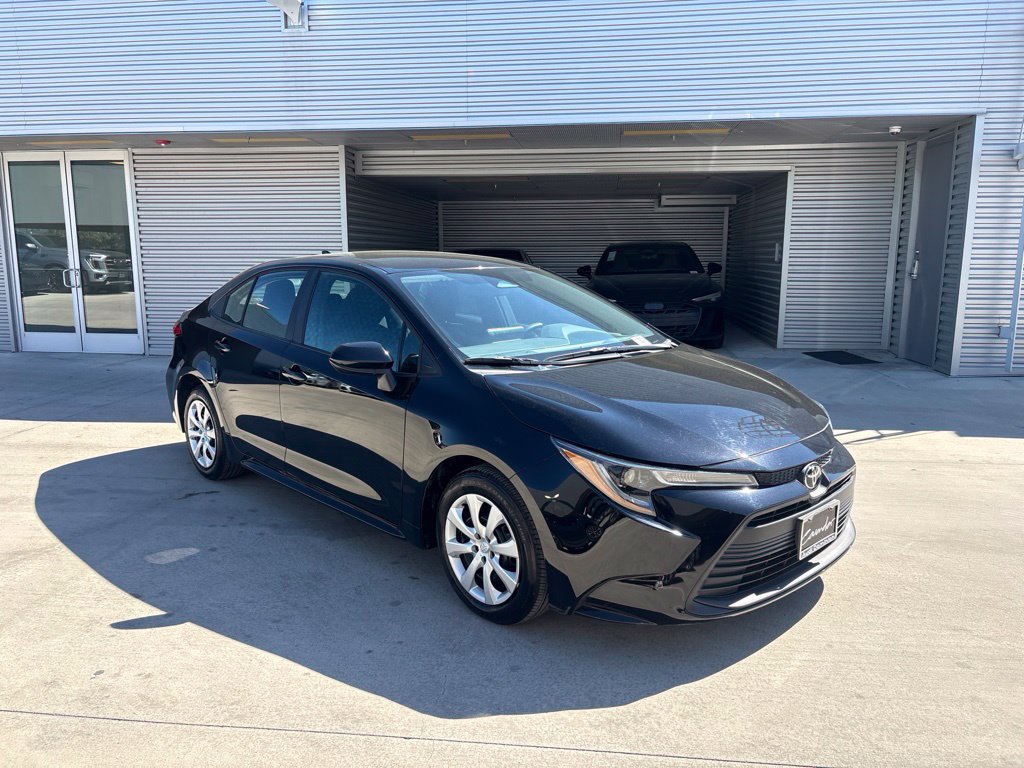 Used 2026 Toyota Corolla LE FWD image 6