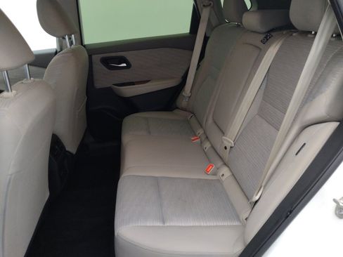 Used 2023 Nissan Rogue SV image 18