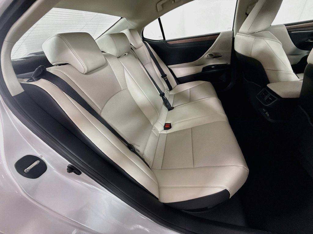 Certified 2025 Lexus ES 300h w/ Premium Package FWD image 28
