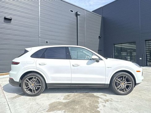 Certified 2023 Porsche Cayenne image 7