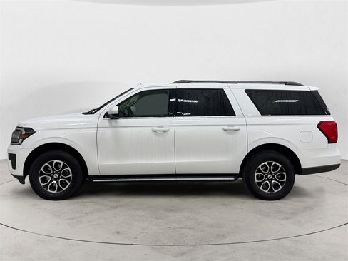 Used 2023 Ford Expedition Max XLT image 2