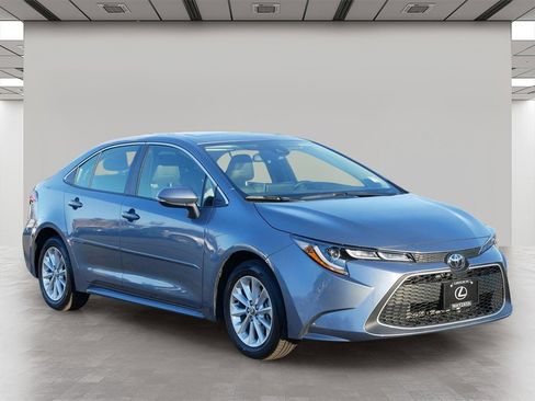 Used 2022 Toyota Corolla XLE image 1