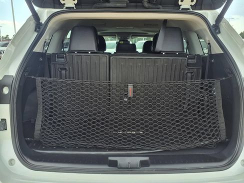 Certified 2025 Toyota Highlander XLE FWD image 12