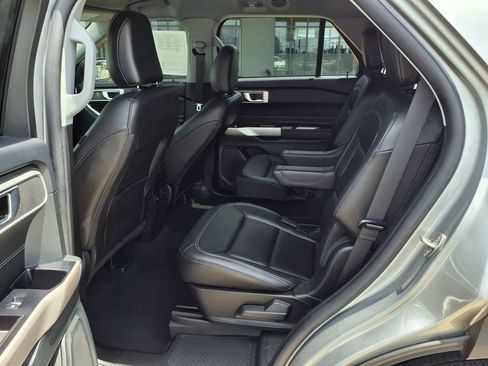 Used 2023 Ford Explorer XLT w/ Equipment Group 202A RWD image 14