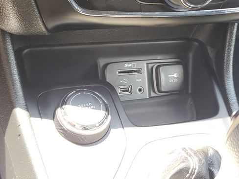 Used 2015 Jeep Cherokee Latitude w/ Comfort/Convenience Group AWD/4WD image 28