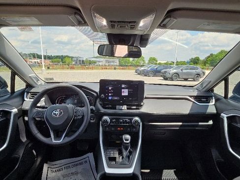 Used 2023 Toyota RAV4 XLE Premium AWD/4WD image 10