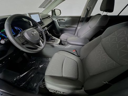 Used 2025 Toyota RAV4 XLE image 15