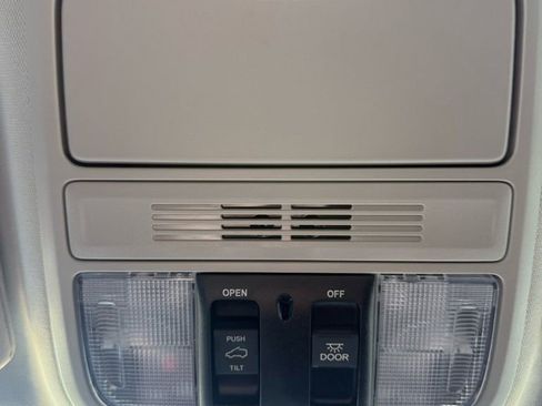 Used 2025 Honda Odyssey Elite image 38