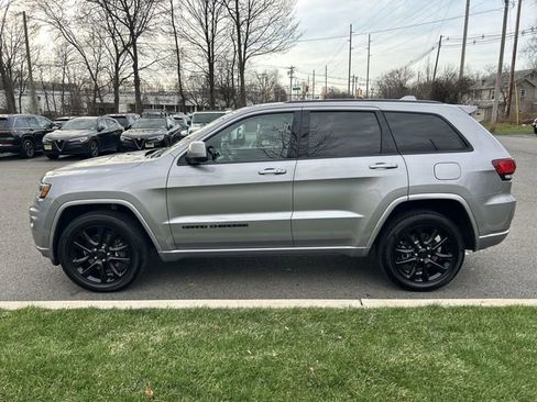 Used 2021 Jeep Grand Cherokee Laredo X AWD/4WD image 5