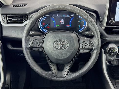 Used 2025 Toyota RAV4 XLE AWD/4WD image 33
