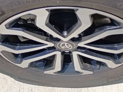 Used 2024 Toyota Corolla Cross AWD Hybrid image 18