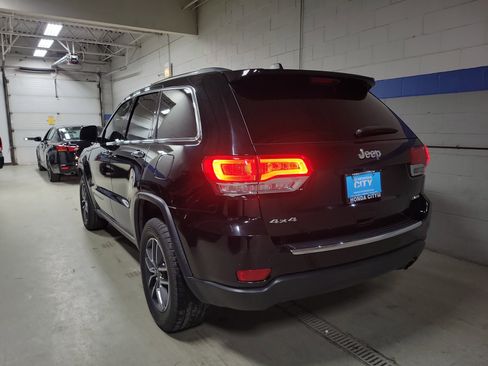 Used 2019 Jeep Grand Cherokee Limited image 3