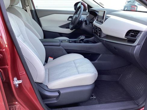 Used 2025 Nissan Rogue SV FWD image 6