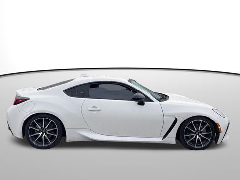 Used 2022 Toyota GR86 w/ ALL Weather Mat Package (TMS) image 3