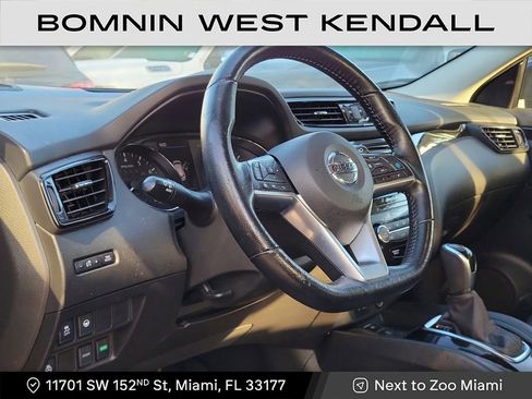 Used 2022 Nissan Rogue Sport SL w/ Premium Package image 8