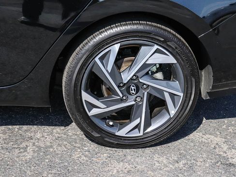 Used 2025 Hyundai Elantra Limited FWD image 13