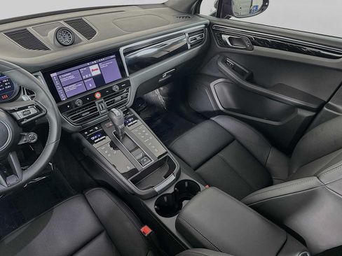 Certified 2026 Porsche Macan AWD/4WD image 25