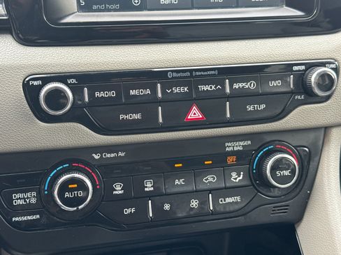 Used 2018 Kia Niro EX image 19