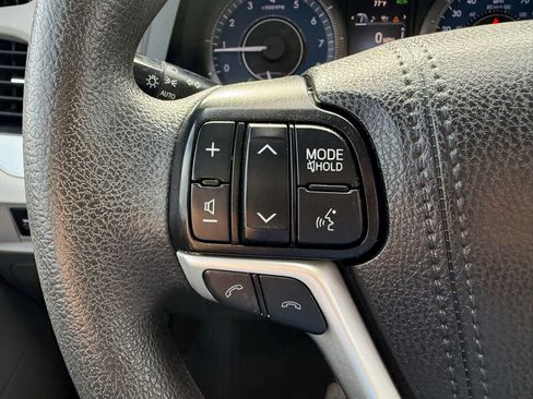 Used 2019 Toyota Sienna LE w/ LE Preferred Package FWD image 16