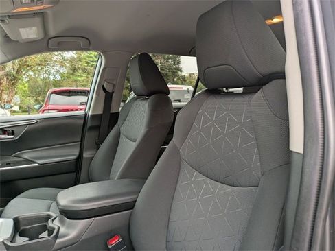 Used 2021 Toyota RAV4 XLE w/ Carpet Mat Package (TMS) image 14