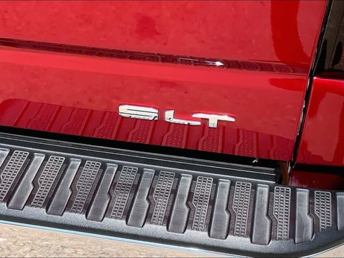 Used 2022 GMC Sierra 1500 SLT w/ SLT Premium Plus Package AWD/4WD image 30