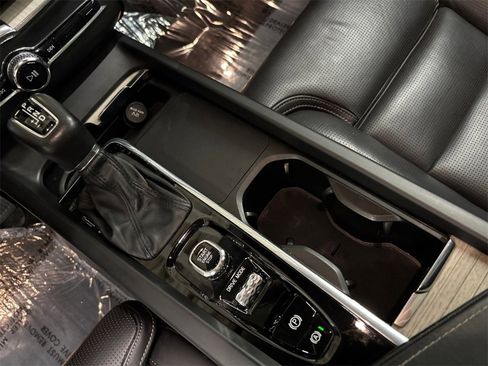 Used 2021 Volvo XC60 T6 Inscription image 23