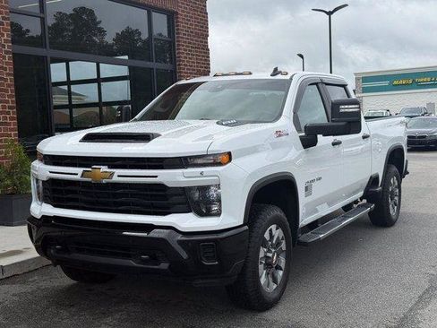 Used 2025 Chevrolet Silverado 2500 Custom w/ Custom Value Package AWD/4WD image 1