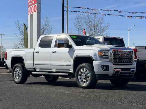 Used 2018 GMC Sierra 2500 Denali w/ Duramax Plus Package image 43