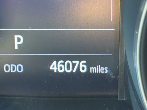 Used 2021 Toyota C-HR XLE image 16