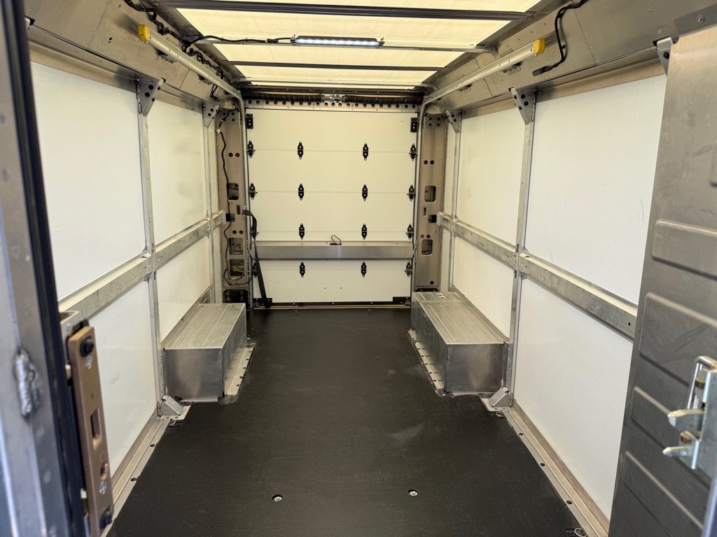 Used 2024 Chevrolet Brightdrop 600 w/ Commercial Equipment Package AWD/4WD image 25