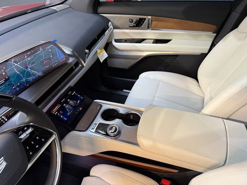 New 2026 Cadillac Vistiq Sport image 39