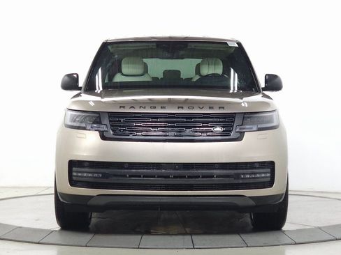 Used 2025 Land Rover Range Rover SE image 9