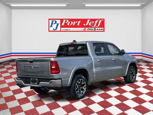 Used 2025 RAM 1500 Laramie AWD/4WD image 4