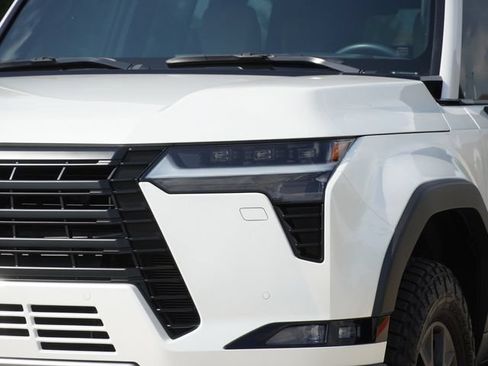 Used 2025 Lexus GX 550 AWD/4WD image 4