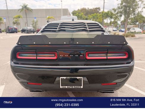 Used 2017 Dodge Challenger R/T w/ Driver Convenience Group image 7