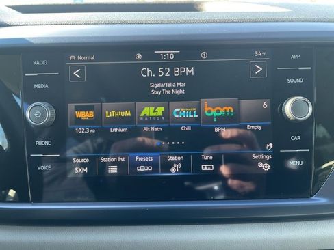 Certified 2023 Volkswagen Taos SE w/ Panoramic Sunroof Package image 18