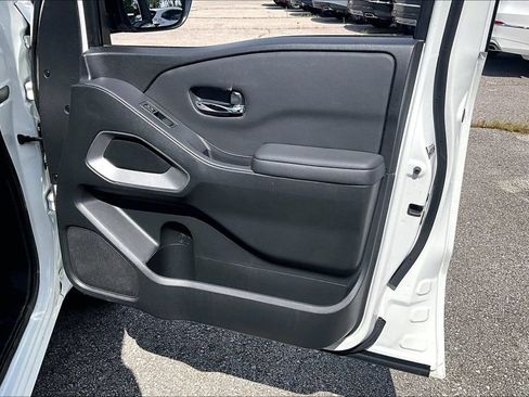 Used 2024 Nissan Frontier SV AWD/4WD image 22