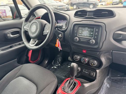Used 2015 Jeep Renegade Trailhawk image 43