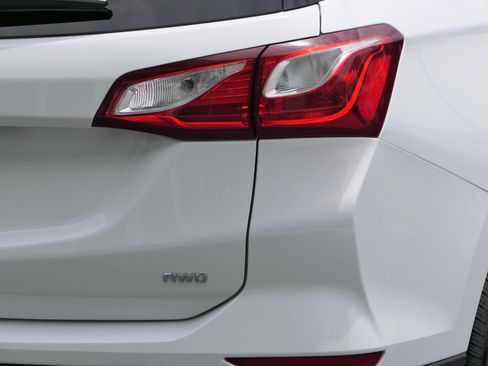Used 2019 Chevrolet Equinox LS AWD/4WD image 4