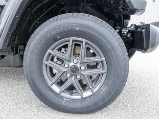 New 2026 Jeep Gladiator Sport AWD/4WD video 3