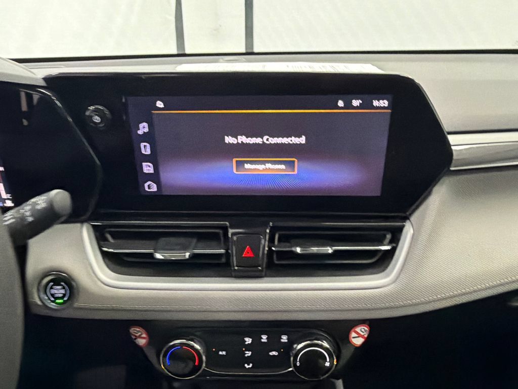 Used 2025 Chevrolet TrailBlazer LT FWD image 25