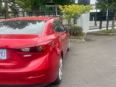 Used 2017 MAZDA MAZDA3 Touring FWD image 4