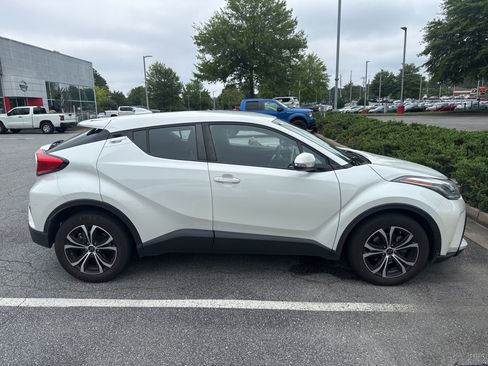Used 2021 Toyota C-HR LE FWD image 3