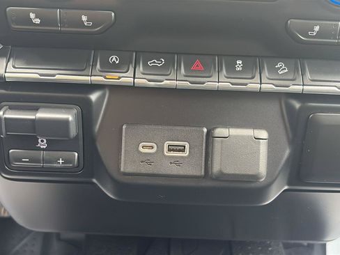 Used 2019 Chevrolet Silverado 1500 LT w/ All-Star Edition AWD/4WD image 23