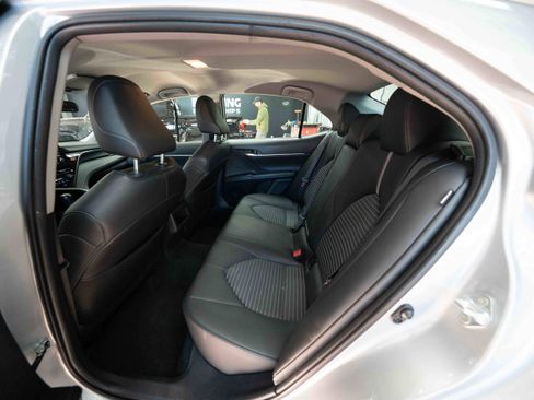 Used 2024 Toyota Camry SE image 23