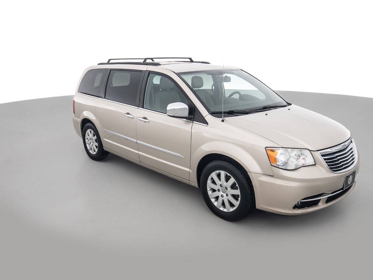 Used 2012 Chrysler Town & Country Touring-L w/ Entertainment Group #2 FWD image 3