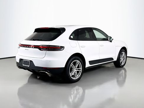 Certified 2021 Porsche Macan image 9