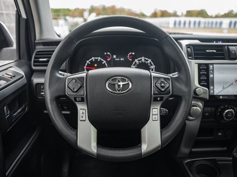 Used 2022 Toyota 4Runner SR5 Premium image 32