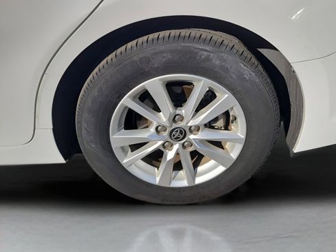 Used 2025 Toyota Camry LE image 5