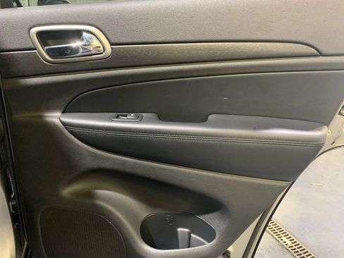 Used 2018 Jeep Grand Cherokee Laredo AWD/4WD image 20